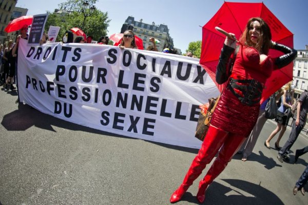 amnesty international demande la dépénalisation de la prostitution par